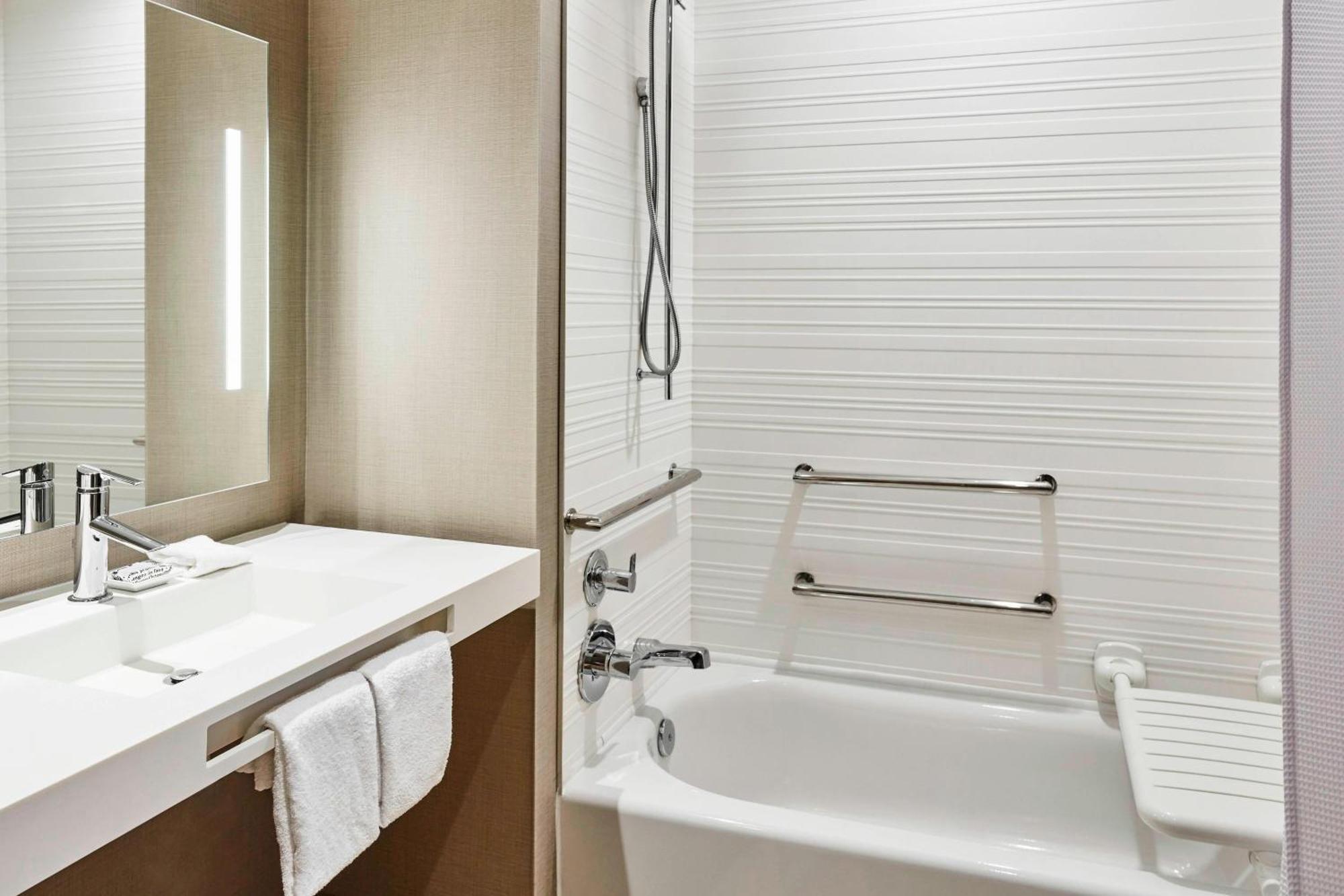 Ac Hotel By Marriott Cincinnati At The Banks Esterno foto